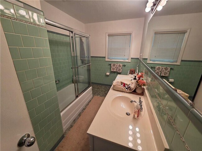 Building Photo - 2129 Pine Forest Dr NE