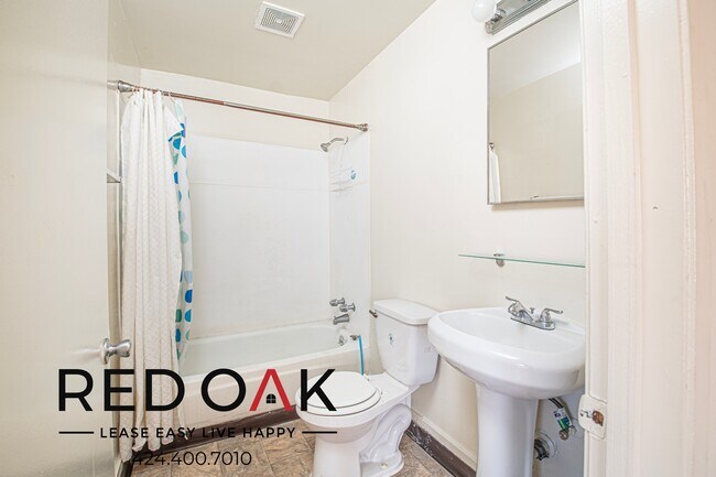 Building Photo - 537 S Kenmore Ave