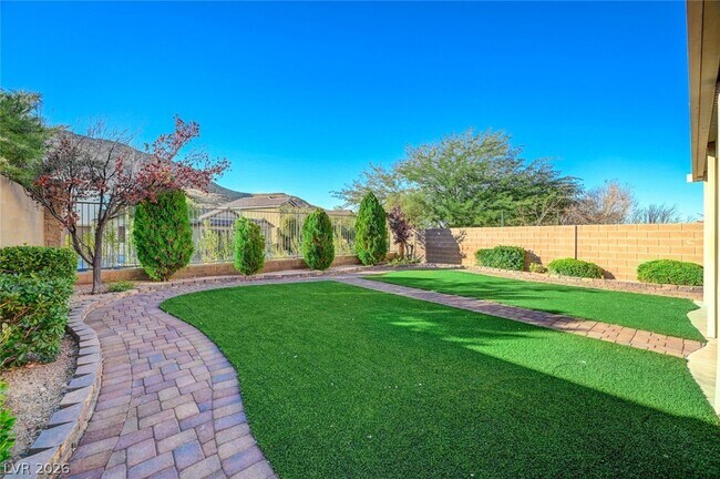 Building Photo - 121 Standing Stone St