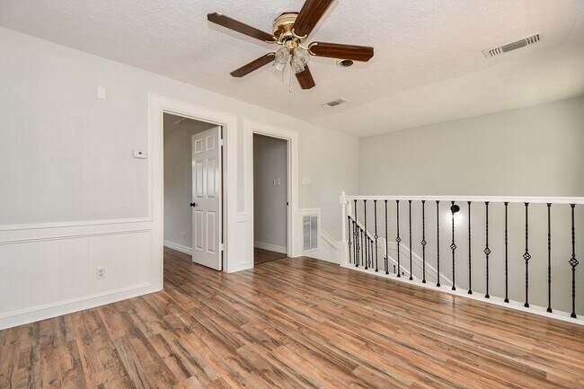 Building Photo - 14938 Mesita Dr