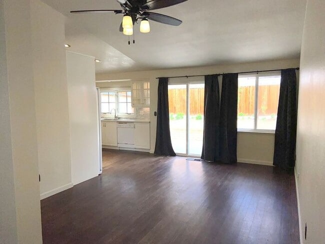 Building Photo - Sparks Single Story Home - 4 Bedrooms (Reed HS, Mendive MS, Whitehead ES)