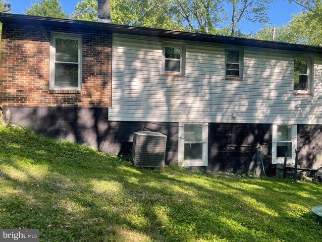 Building Photo - 6740 Solomons Island Rd N