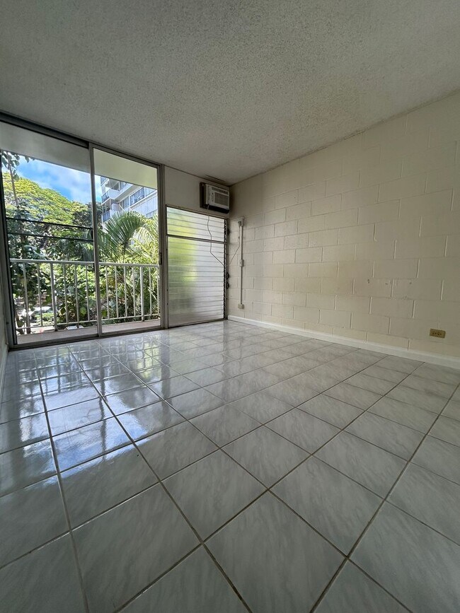 Building Photo - Available on 10/01/25, 660 sq ft, 2 Bedroo...