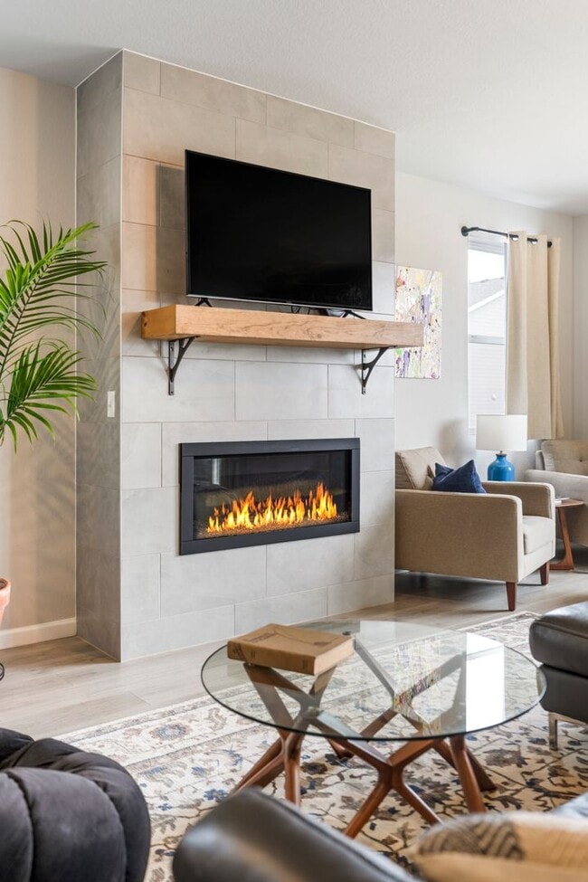Building Photo - New Executive Furnished -Three bedroom, two bathroom new build home in Longmont fully furnished F...