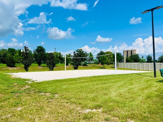 Building Photo - Available 11/1/24 Three bedroom two bath h...