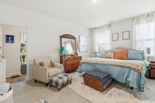 Building Photo - 564 Foxtail Dr