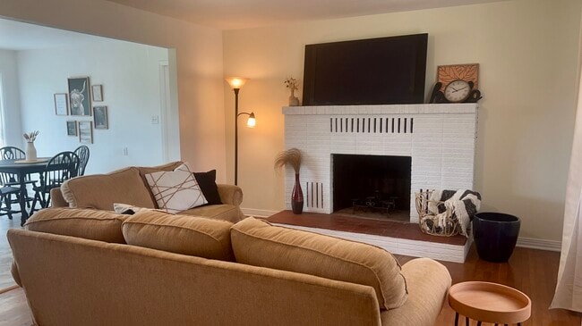 Building Photo - 572 Blacksnake Rd