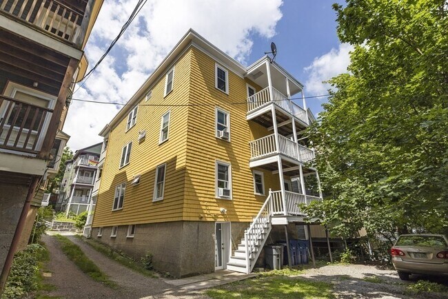 Building Photo - 72-72 Woodlawn St