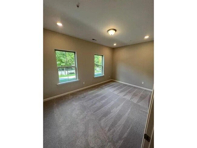 Building Photo - 735 Brecklin Ln