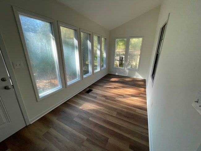 Building Photo - 3147 Shirley Dr