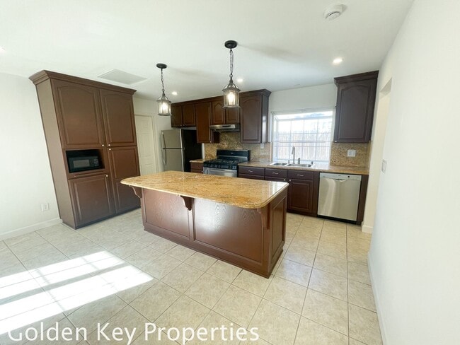 Building Photo - Nicely renovated corner property with a pool!