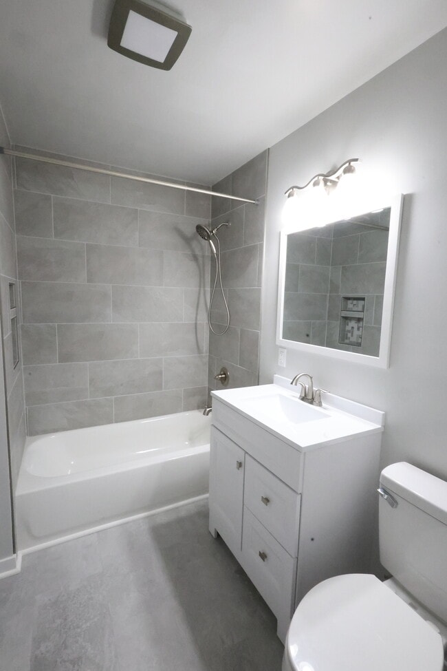 Building Photo - 758