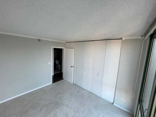 Building Photo - 111 W Maple St