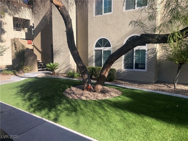 Building Photo - 3145 E Flamingo Rd