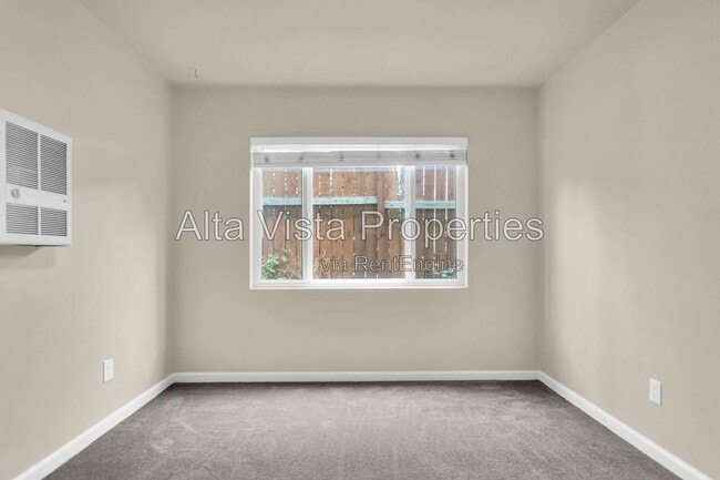 Building Photo - 425 Bonair St