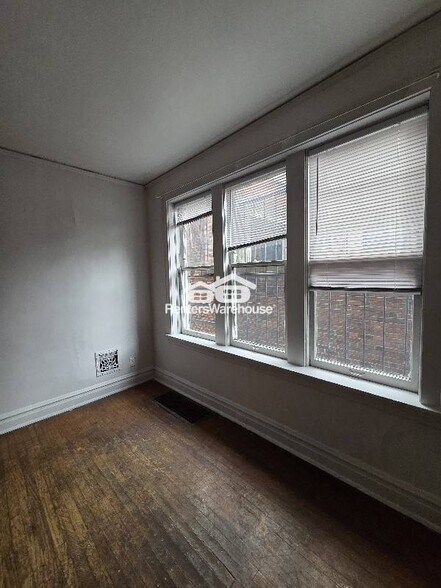 Building Photo - 5066-5068 W Florissant Ave