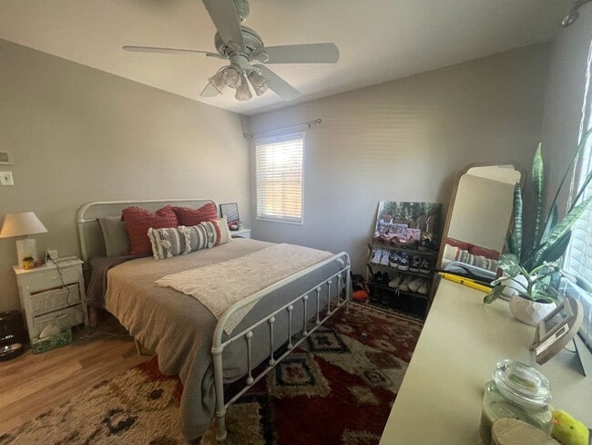 Building Photo - $0 DEPOSIT OPTION. CHARMING 3-BEDROOM HOME WITH LARGE YARD AND EASY ACCESS TO I-25 AND I-225