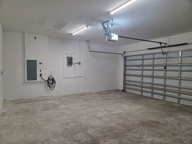 Building Photo - 4/2 in Villa Pass