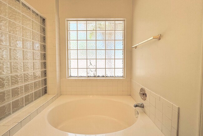 Building Photo - 3Bed/2Bath House at 63rd/Northern Ave! $19...