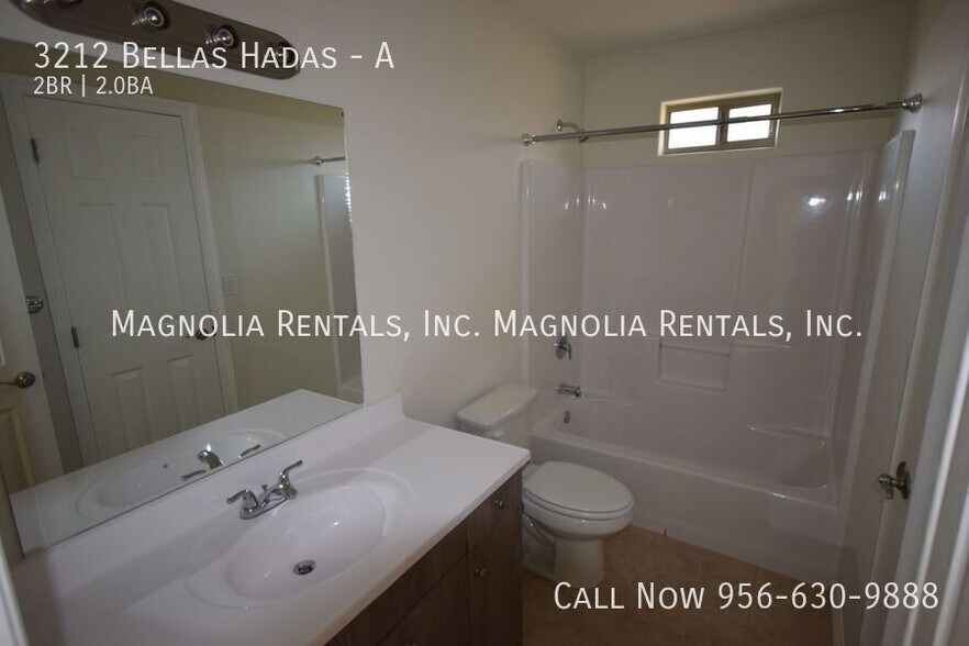 Building Photo - 3212 Bellas Hadas St