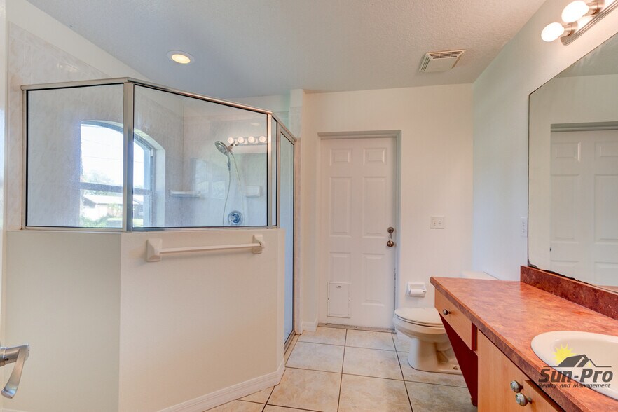 Building Photo - 5505 W Magnolia Ave