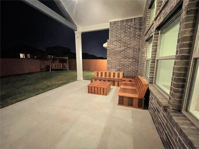 Building Photo - 248 Tanda Ln
