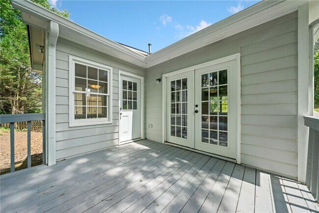 Building Photo - 5590 Princeton Oaks Dr