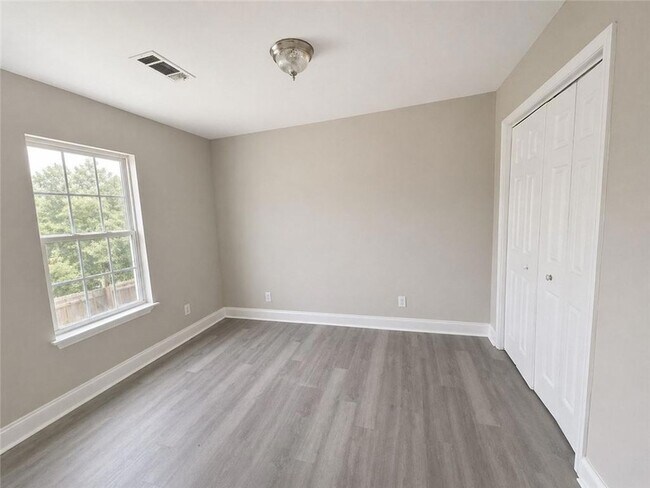 Building Photo - 6038 N Rampart St