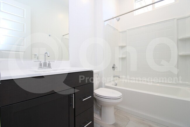 Building Photo - 3871 E Rainbow Dr