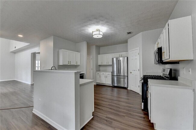 Building Photo - 6670 Island Pointe Dr