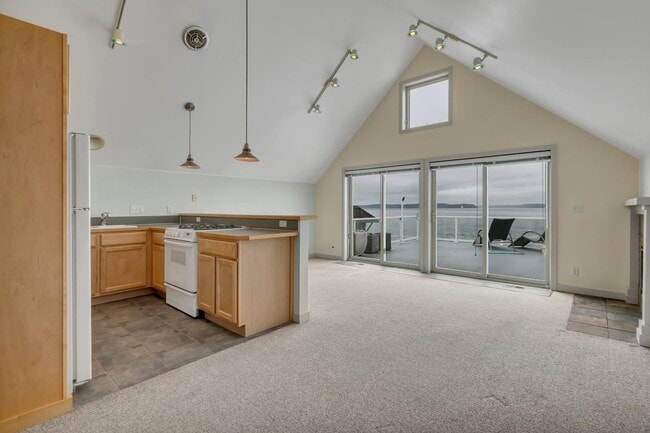 Building Photo - 3221 Alki Ave SW