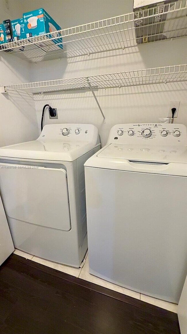 Building Photo - 6831 SW 44th St