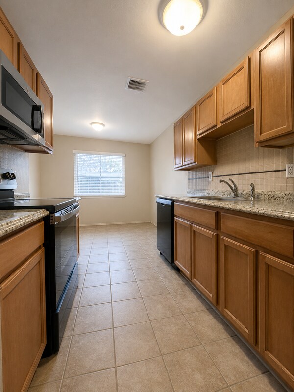 Building Photo - 25936 Franklin Pointe Dr
