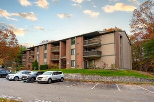 Building Photo - Stone Run East