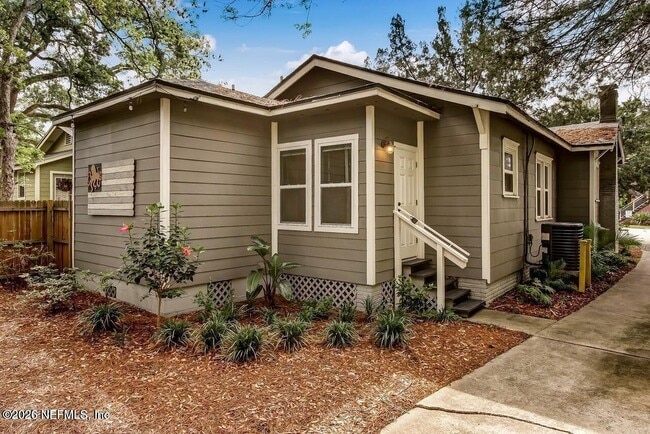 Building Photo - 1117 Cedar St