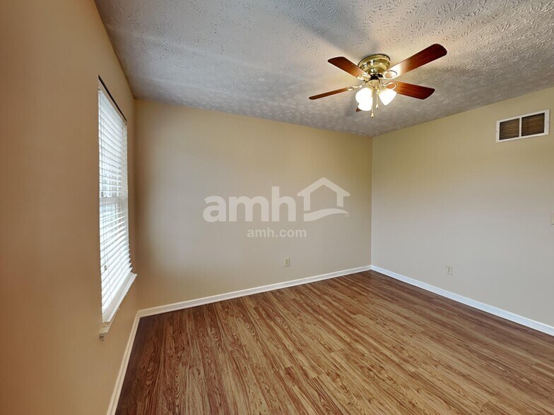 Building Photo - 1713 Convair Dr