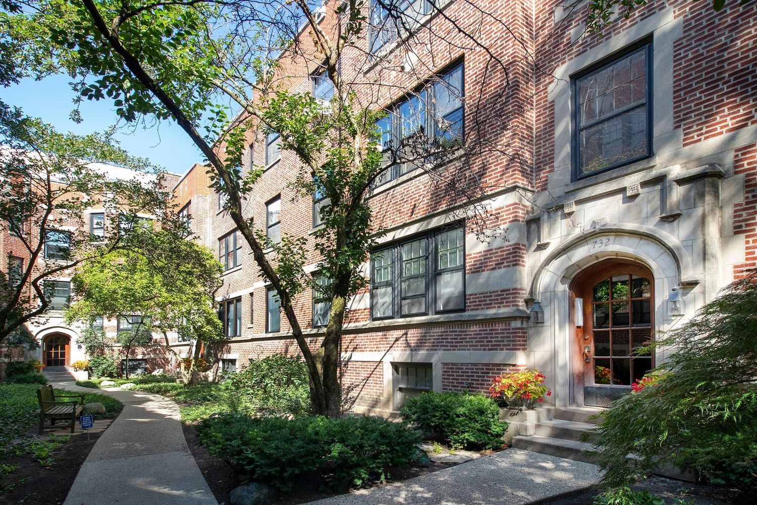 Building Photo - 732 Hinman Ave