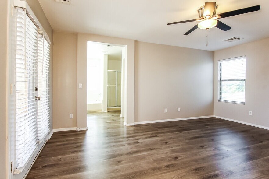 Building Photo - 3020 S 94th Ave