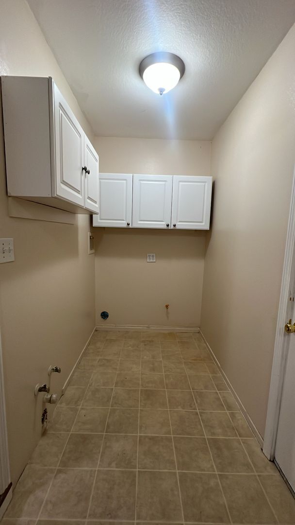 Building Photo - West Lancaster Home