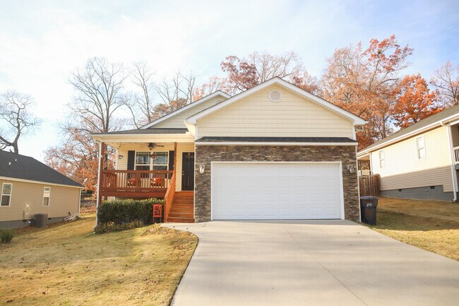 Primary Photo - 203 Paris View Dr