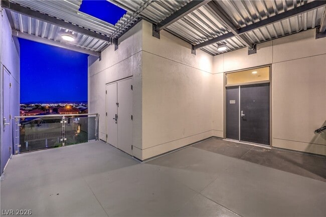 Building Photo - 8925 W Flamingo Rd