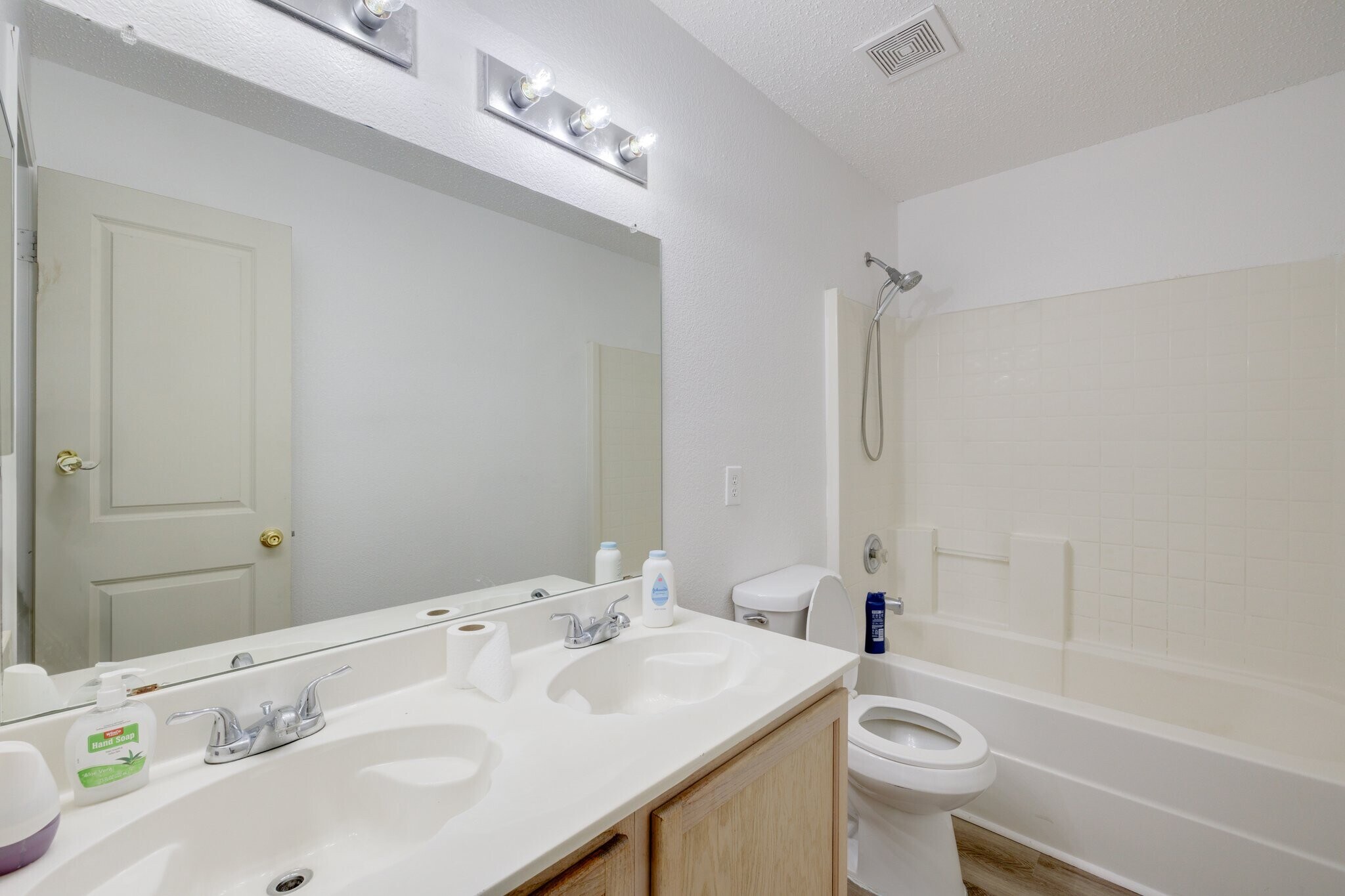 Building Photo - 4260 Meadowknoll Dr