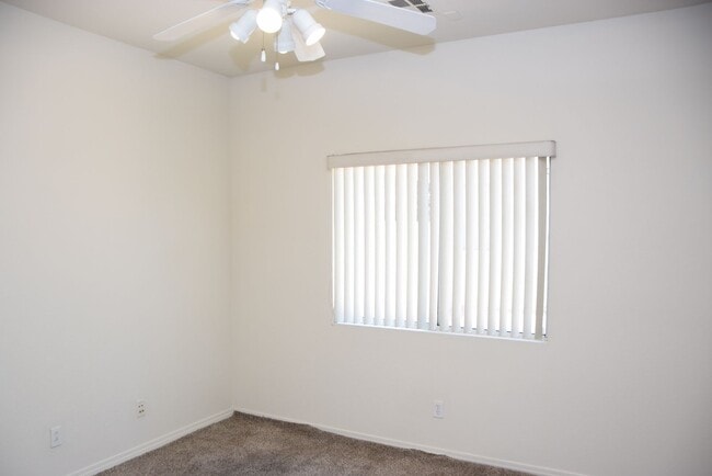 Building Photo - 1 STORY HOME IN GATED SE COMMUNITY