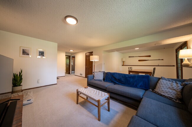 Building Photo - 1581 Woodside Ct NE