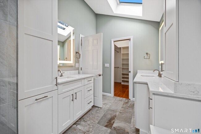 Building Photo - 34 Hi-Ann Ct