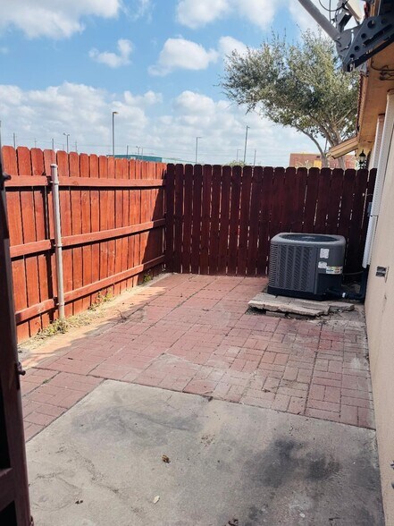 Building Photo - 4408 N 24th Ln