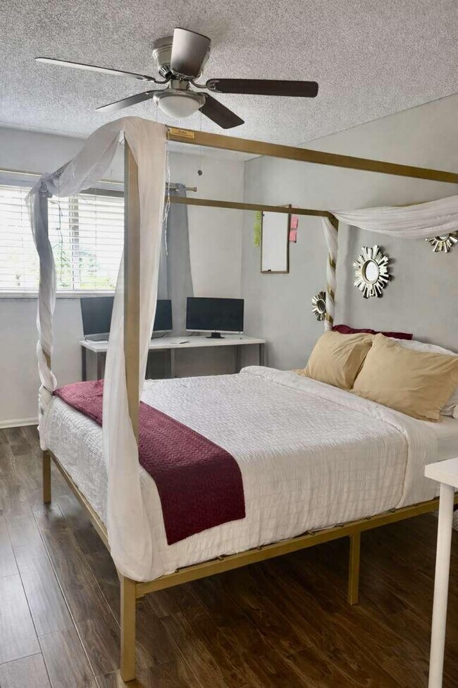 Building Photo - 6843 NW 29th Ave