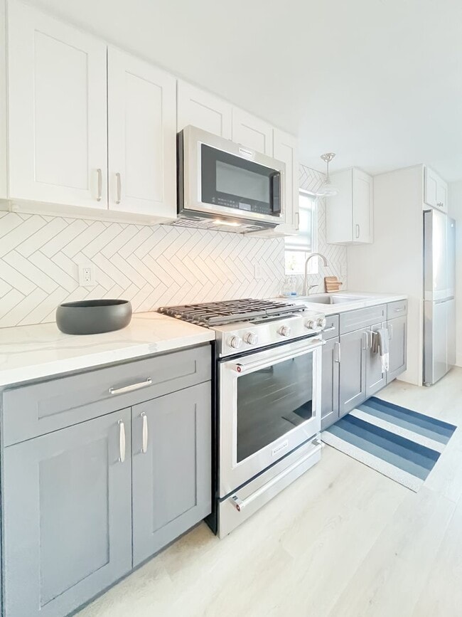 Building Photo - Open to 3 Month Short Term lease .Brand New Private Guest House for rent In Jefferson Park