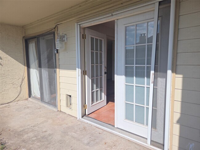 Building Photo - 10075 Westpark Dr