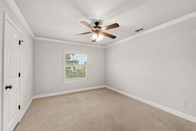 Building Photo - 365 Green Park Dr